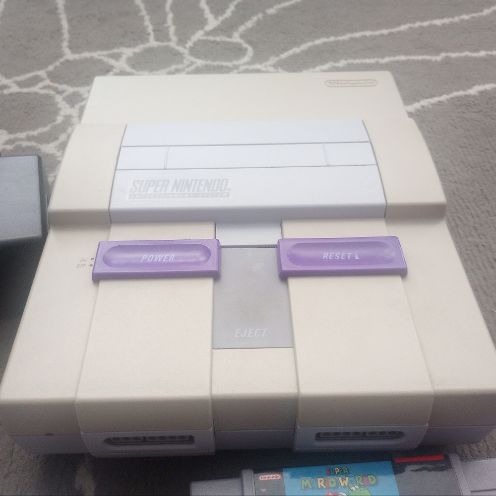 Super Nintendo entertainment console, two controllers and 10 games. - Picture 3 of 10